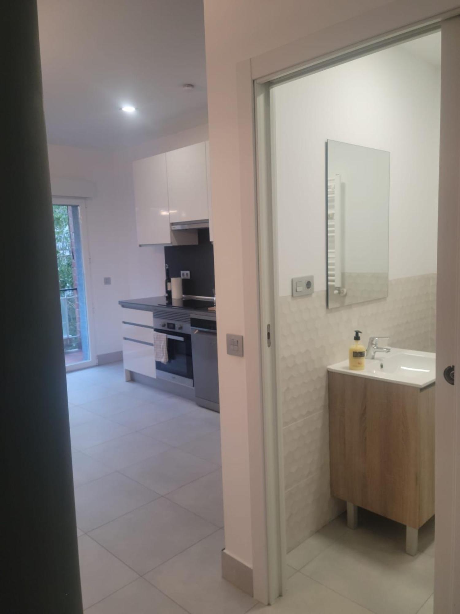 Apartment 250m Chamartin, 250m Plaza Castilla, 3 Stops Bernabeu