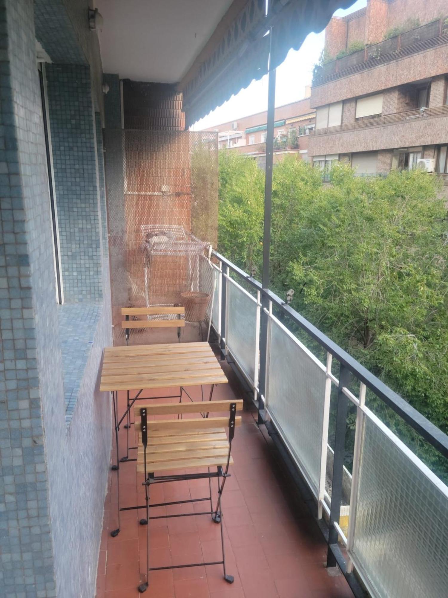 250m Chamartin, 250m Plaza Castilla, 3 Stops Bernabeu Apartment