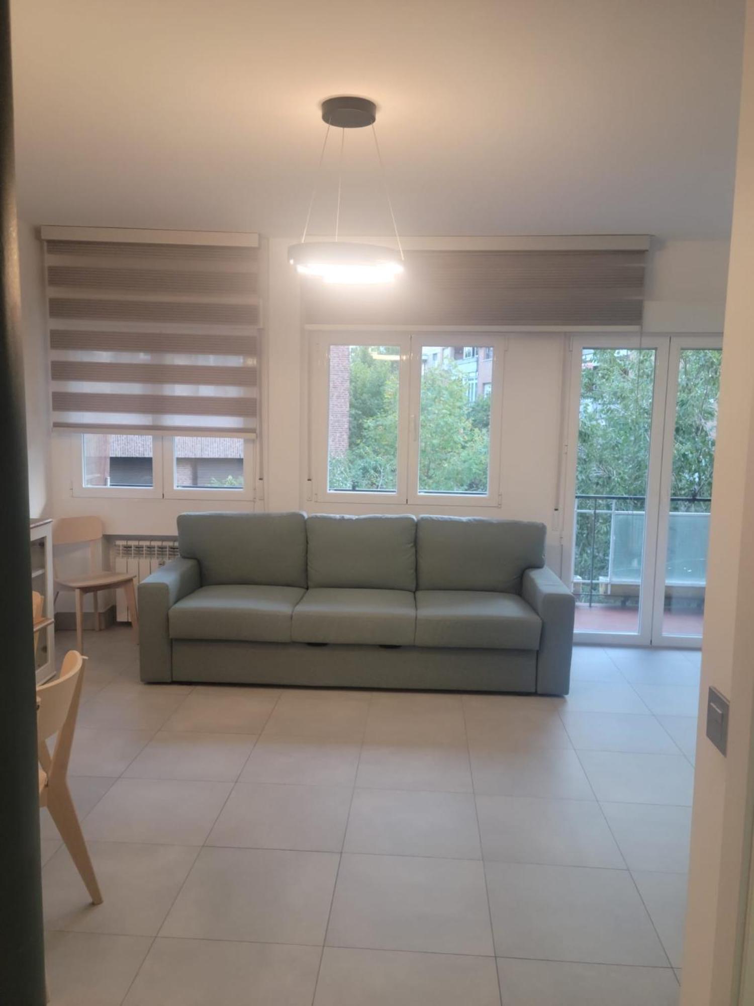 250m Chamartin, 250m Plaza Castilla, 3 Stops Bernabeu Apartment
