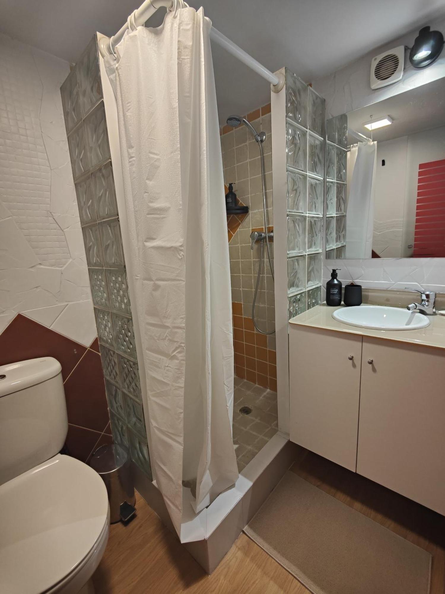Red Loft In Apartment *
