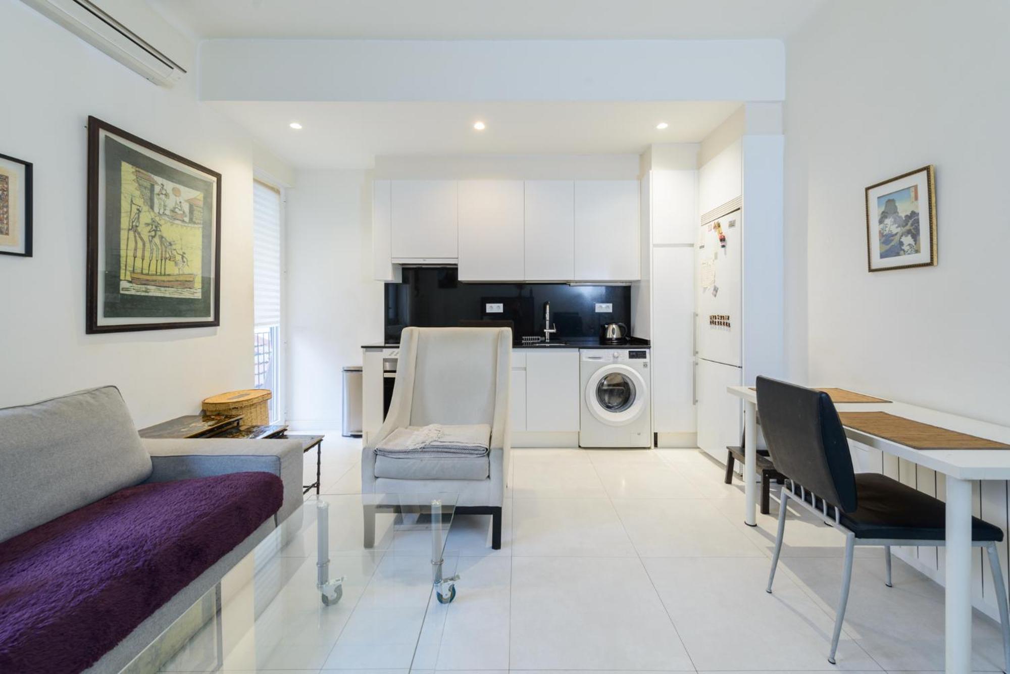 Modern In Goya With Balcony - Retiro Park Apartment Madrid