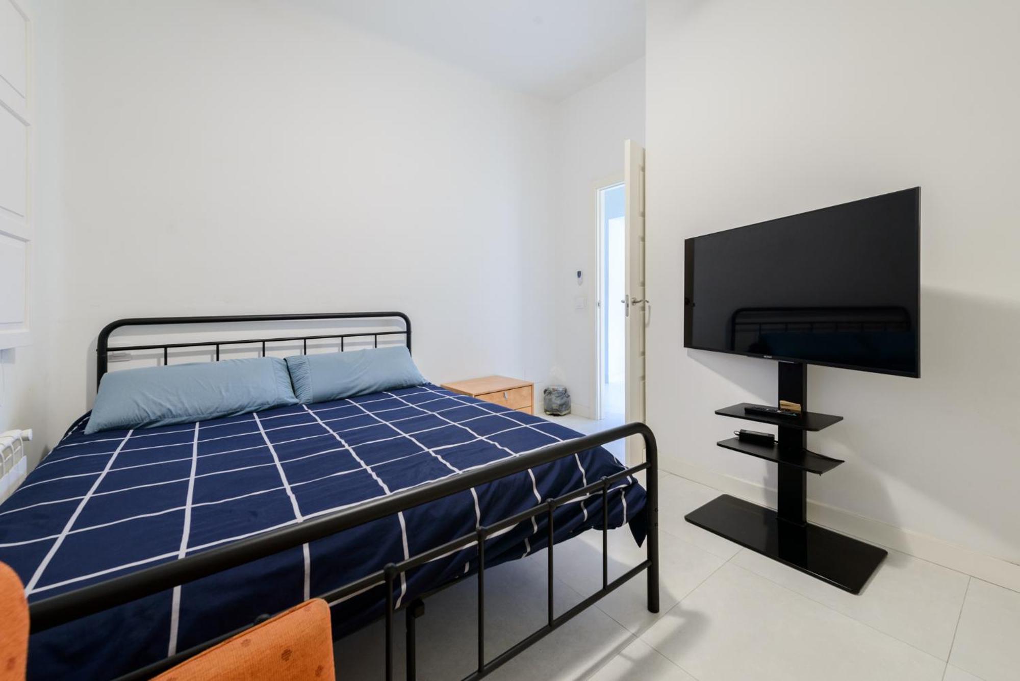 Modern In Goya With Balcony - Retiro Park Apartment