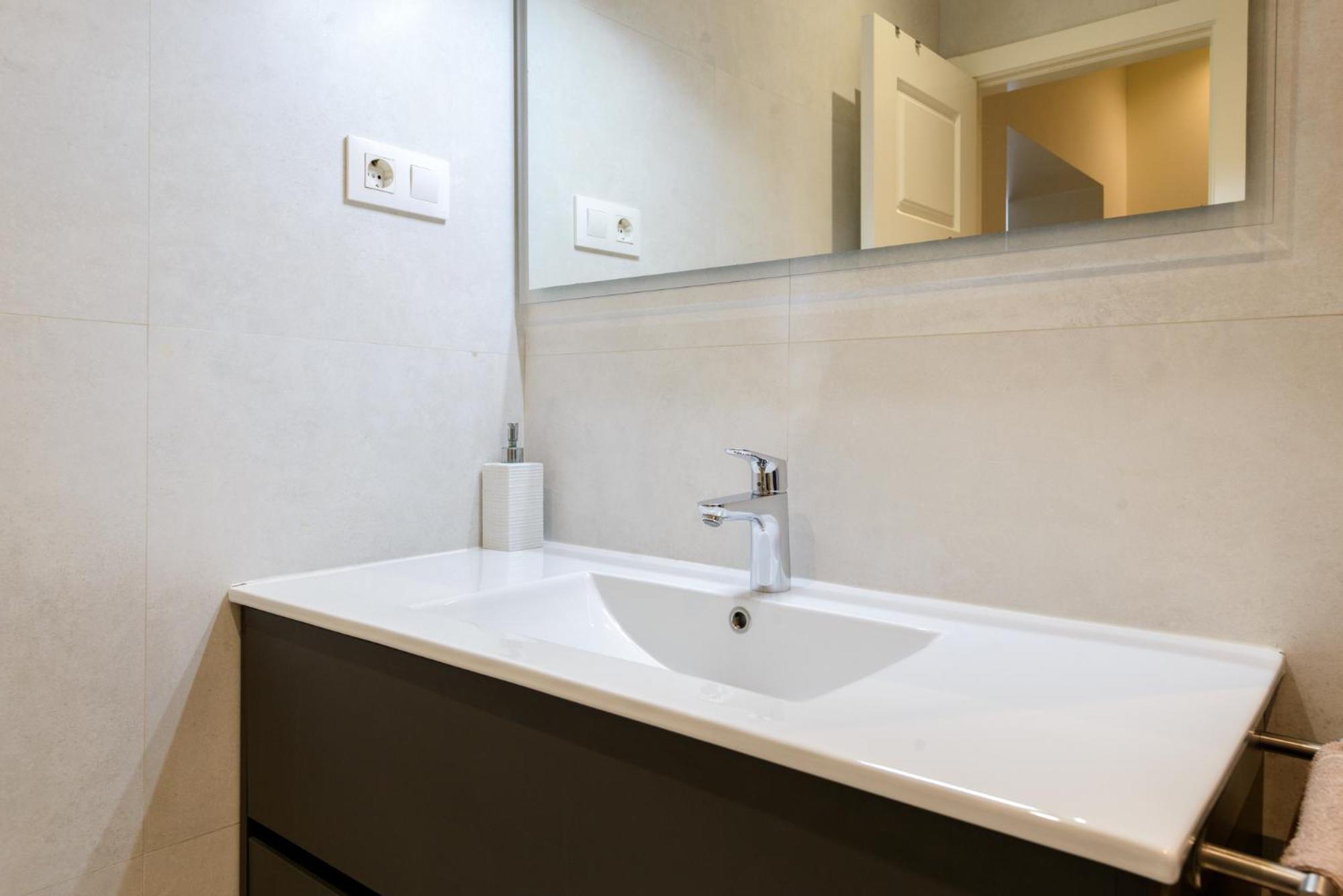Modern In Goya With Balcony - Retiro Park * Madrid