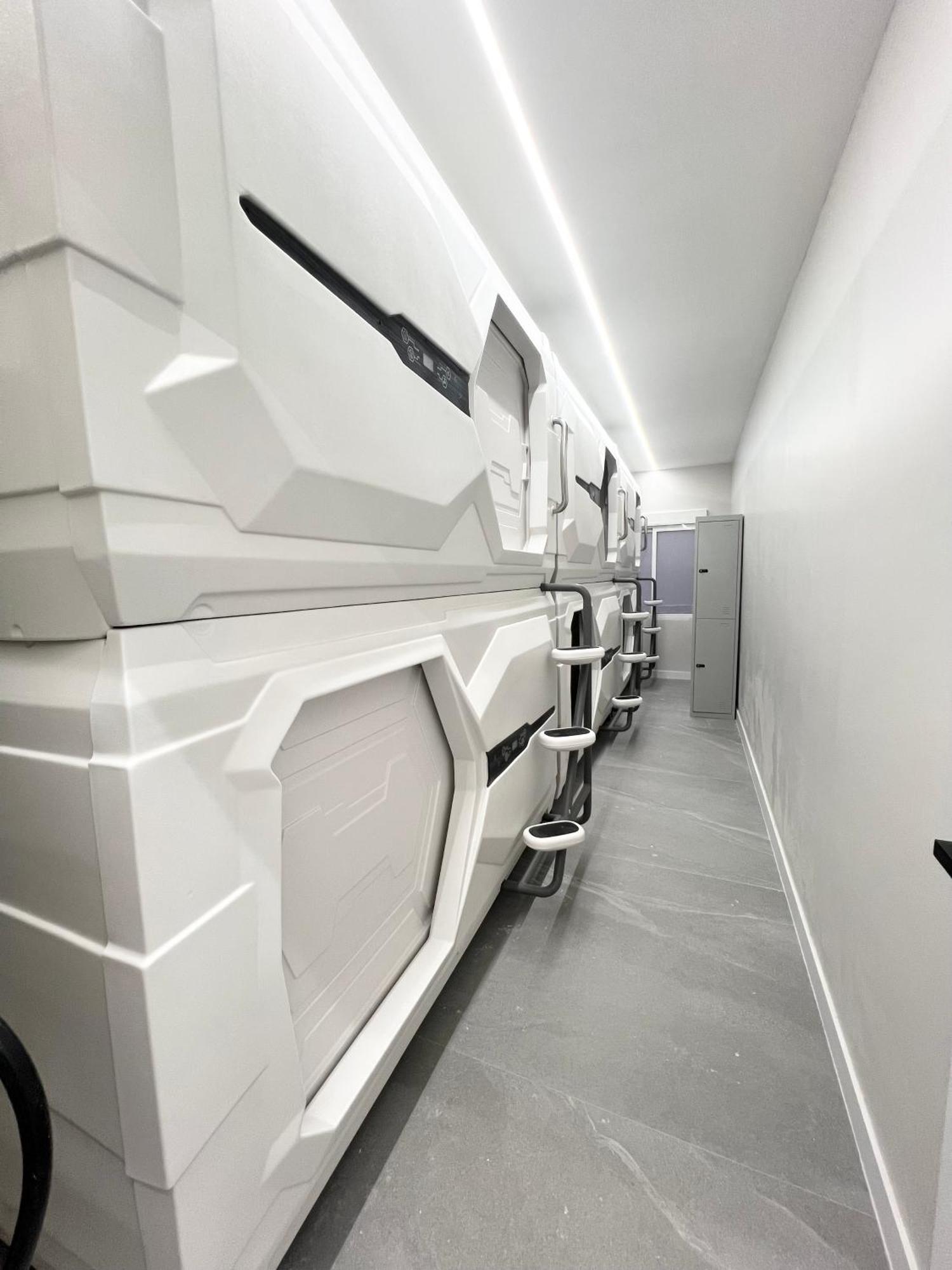Hostel Space Capsule *