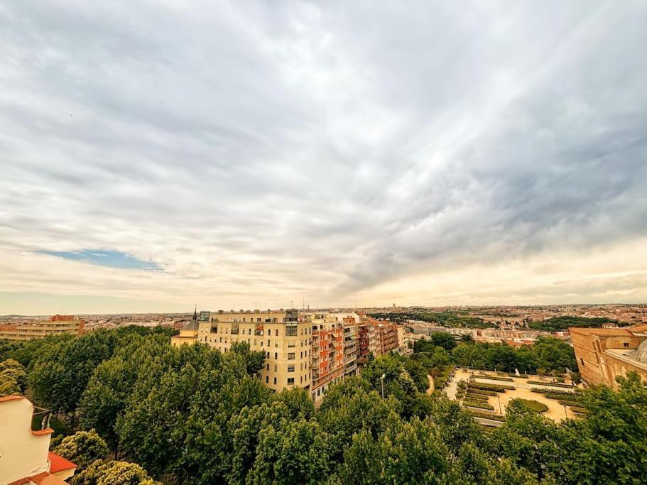 Relax In The Heart Of * Madrid