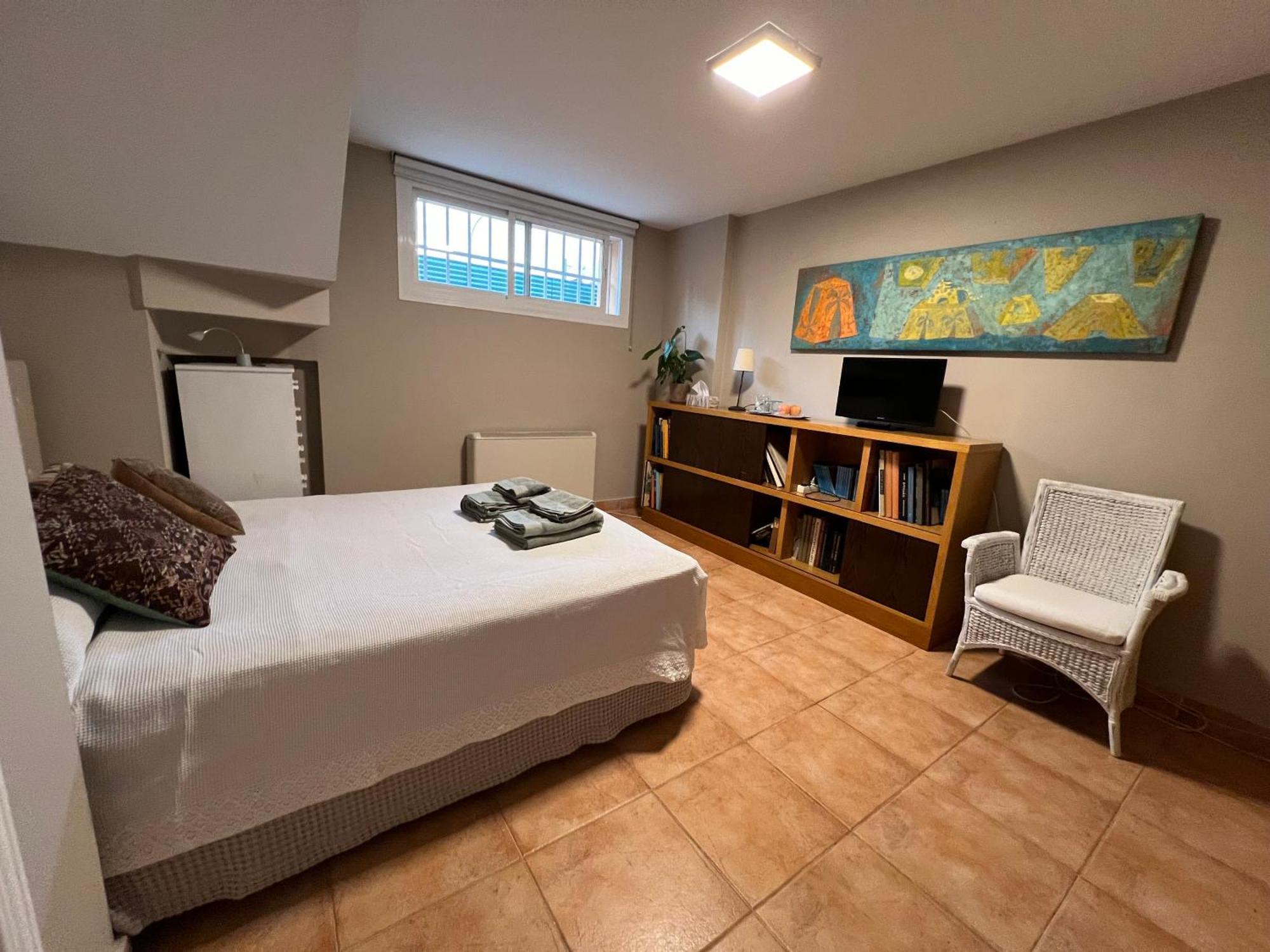 A 5 Minutos De Ifema Y 10 Del Aeropuerto, Habitacion Y Bano Privado Con Entrada Independiente * Madrid