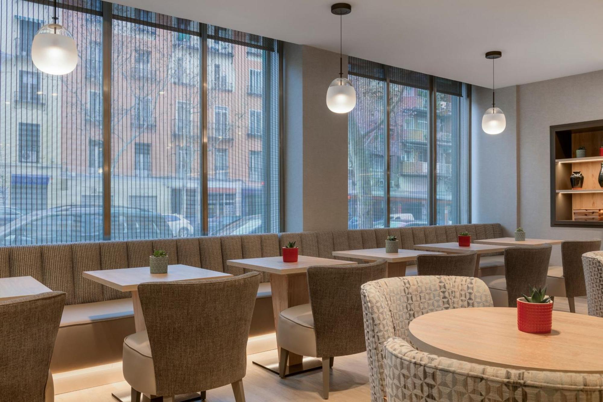 Hotel Ac Carlton By Marriott Madri