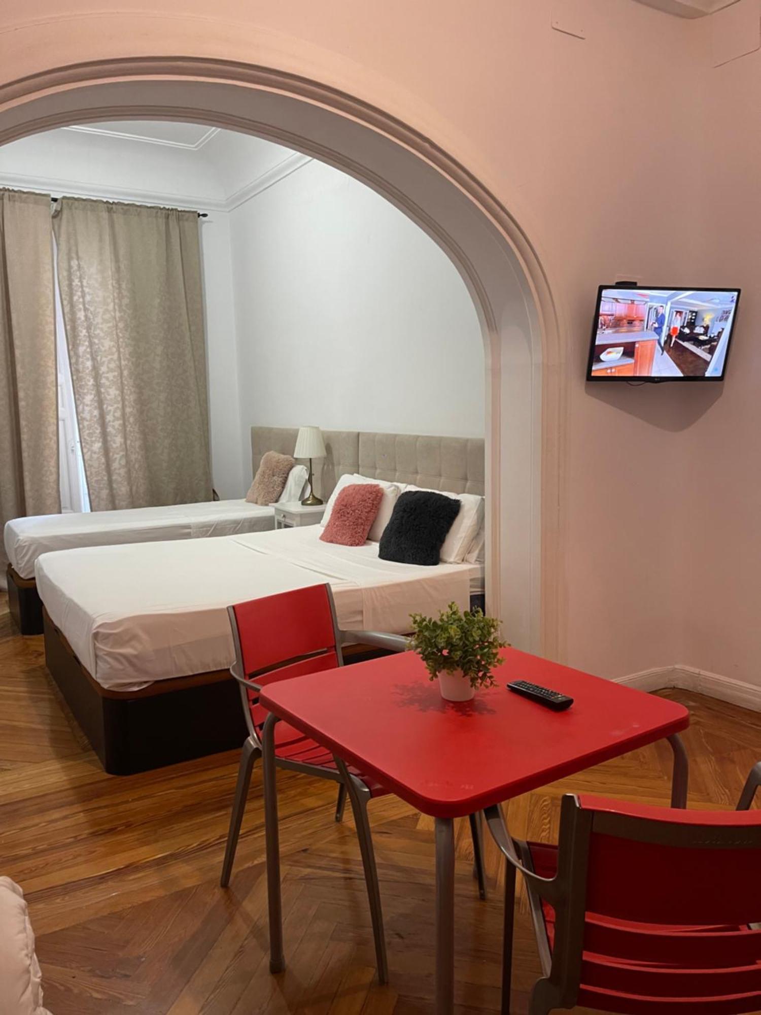 Grand Via House 3*