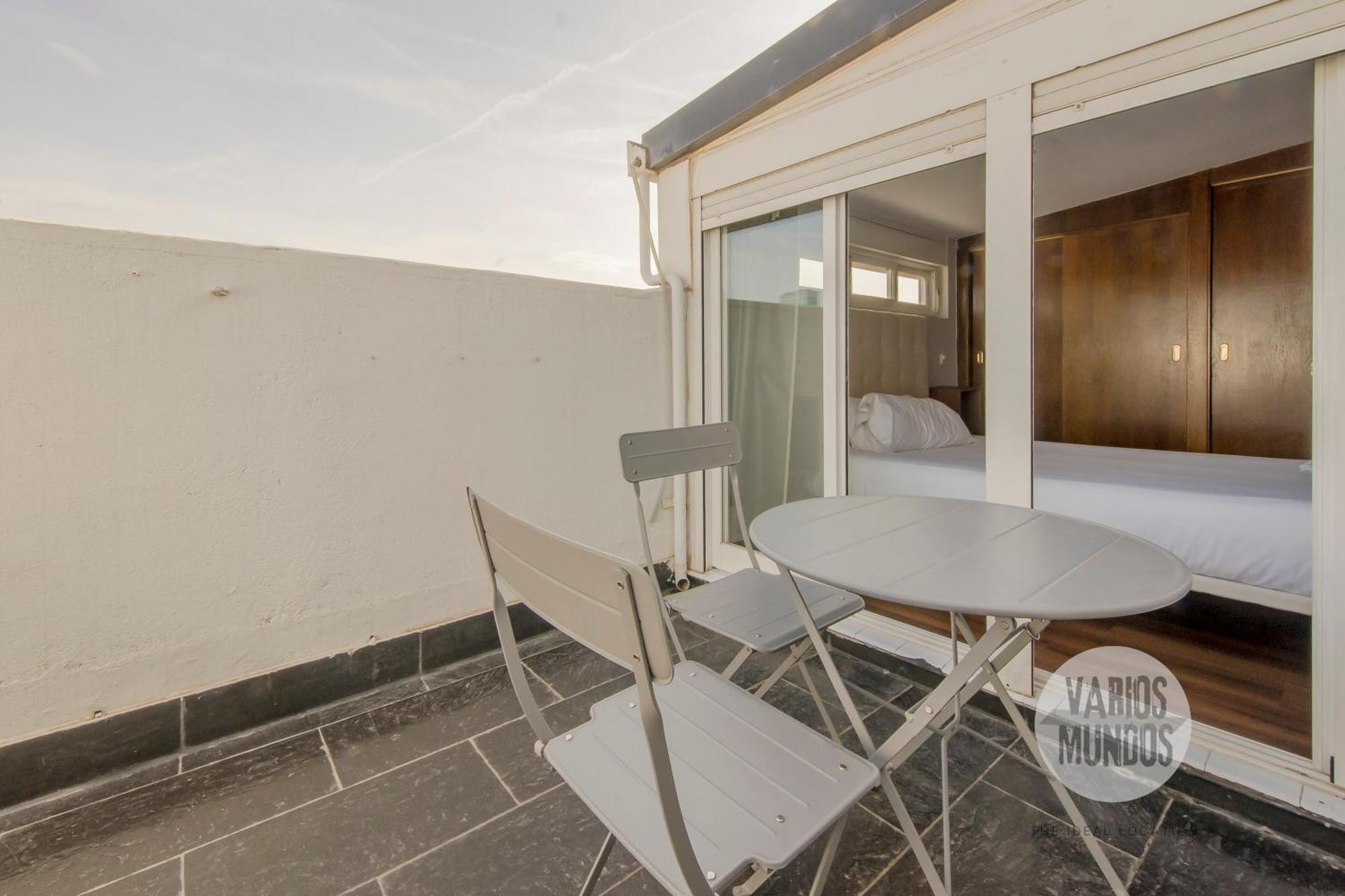 Terraza Con Encanto 4, En Plaza De Chueca * Madri