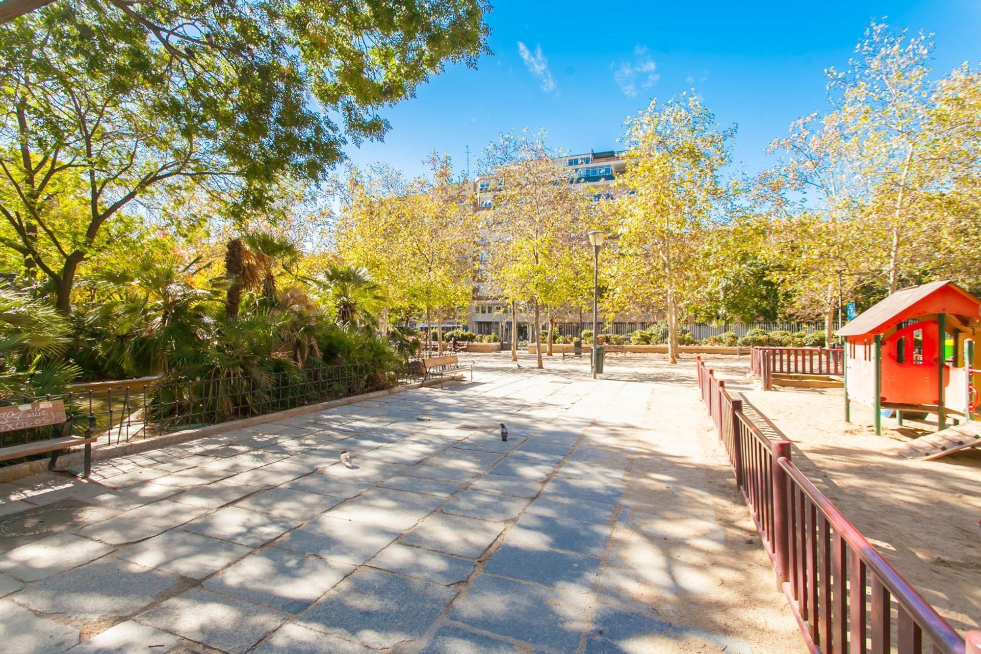 Guernica Luxury Duplex - Location, Light, And Art * Madri