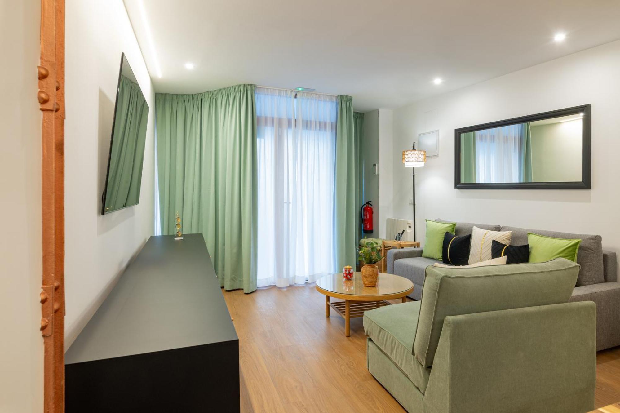 Apartment Rest In The Heart Of