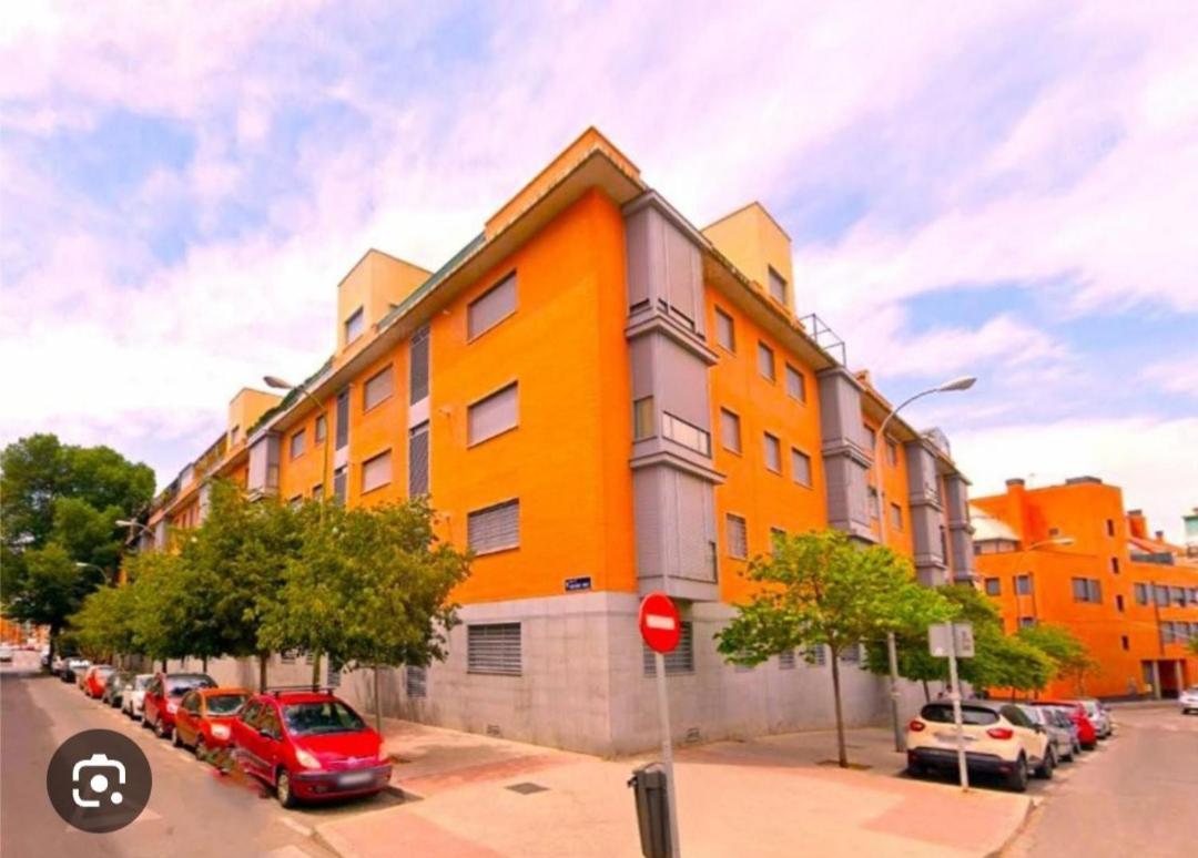 Privada En Piso A 10 Minutos De Atocha Botel *