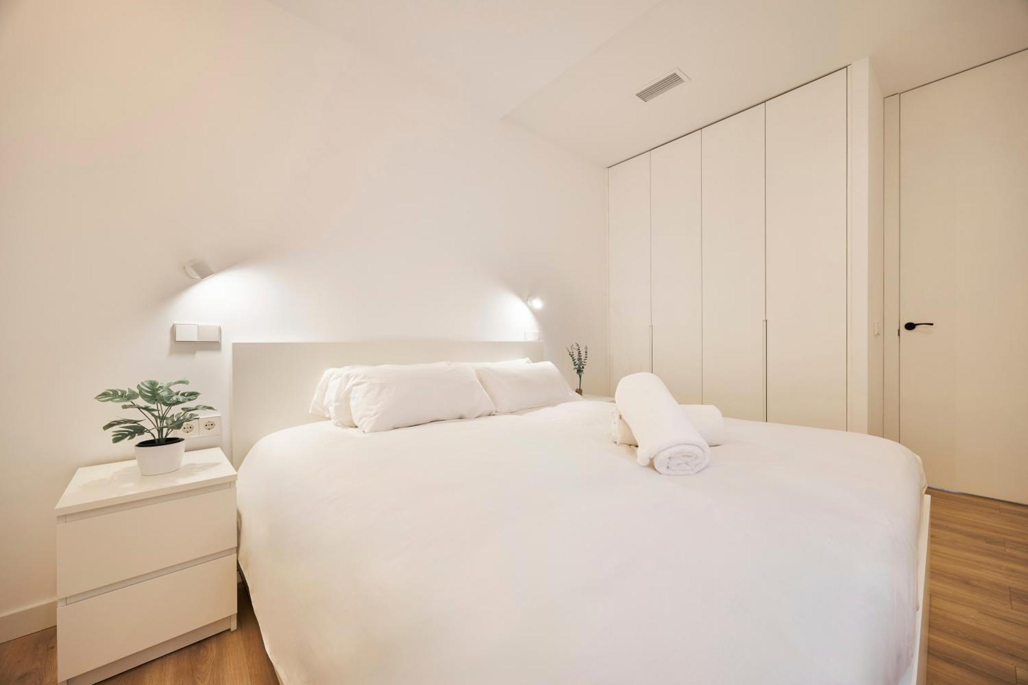 Newly Renovated, Next To Ie * Madrid
