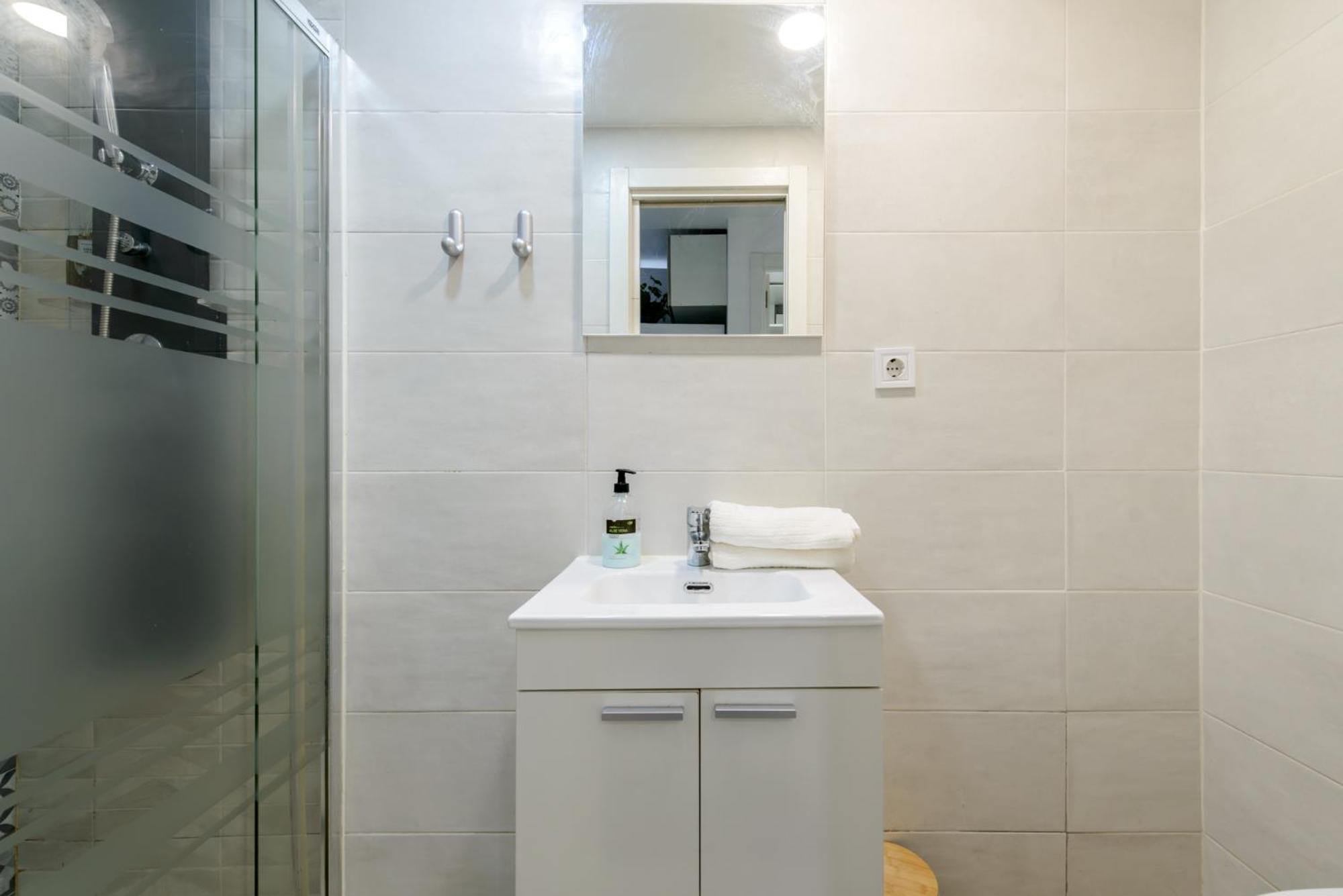 Moderno Y Centrico En El Vibrante Lavapies Apartment Madrid