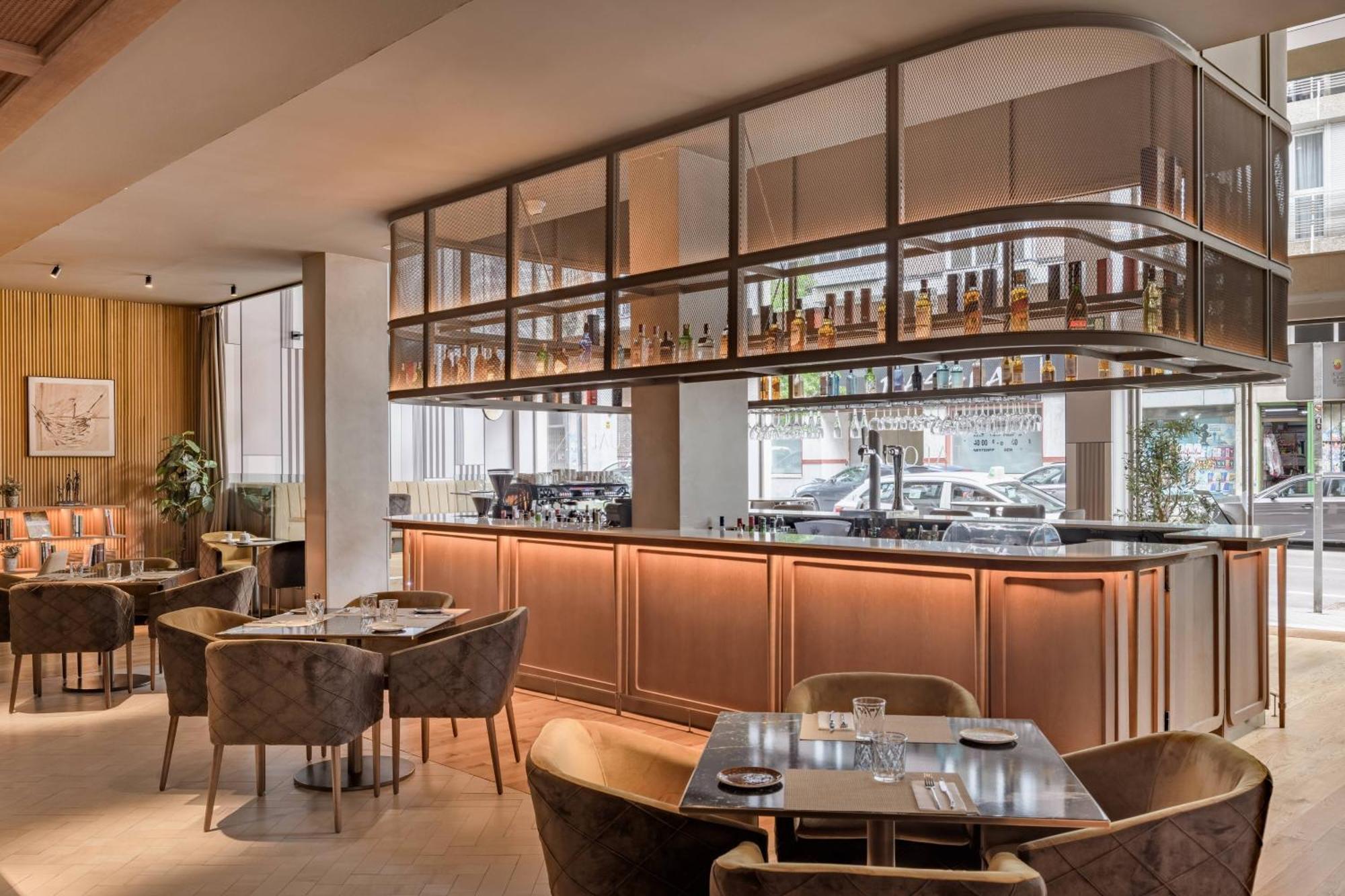 Hotel Ac Avenida De America By Marriott 3*
