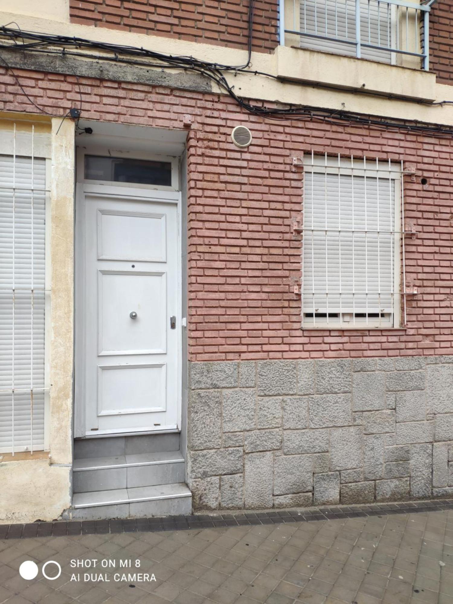 Apartamento Luminoso, Con Patio Y Buena Zona