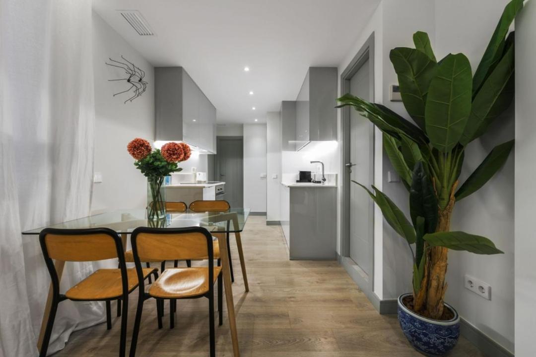3 Bedrooms 2 Bathrooms Furnished - Salamanca - Elegant - Mintystay *