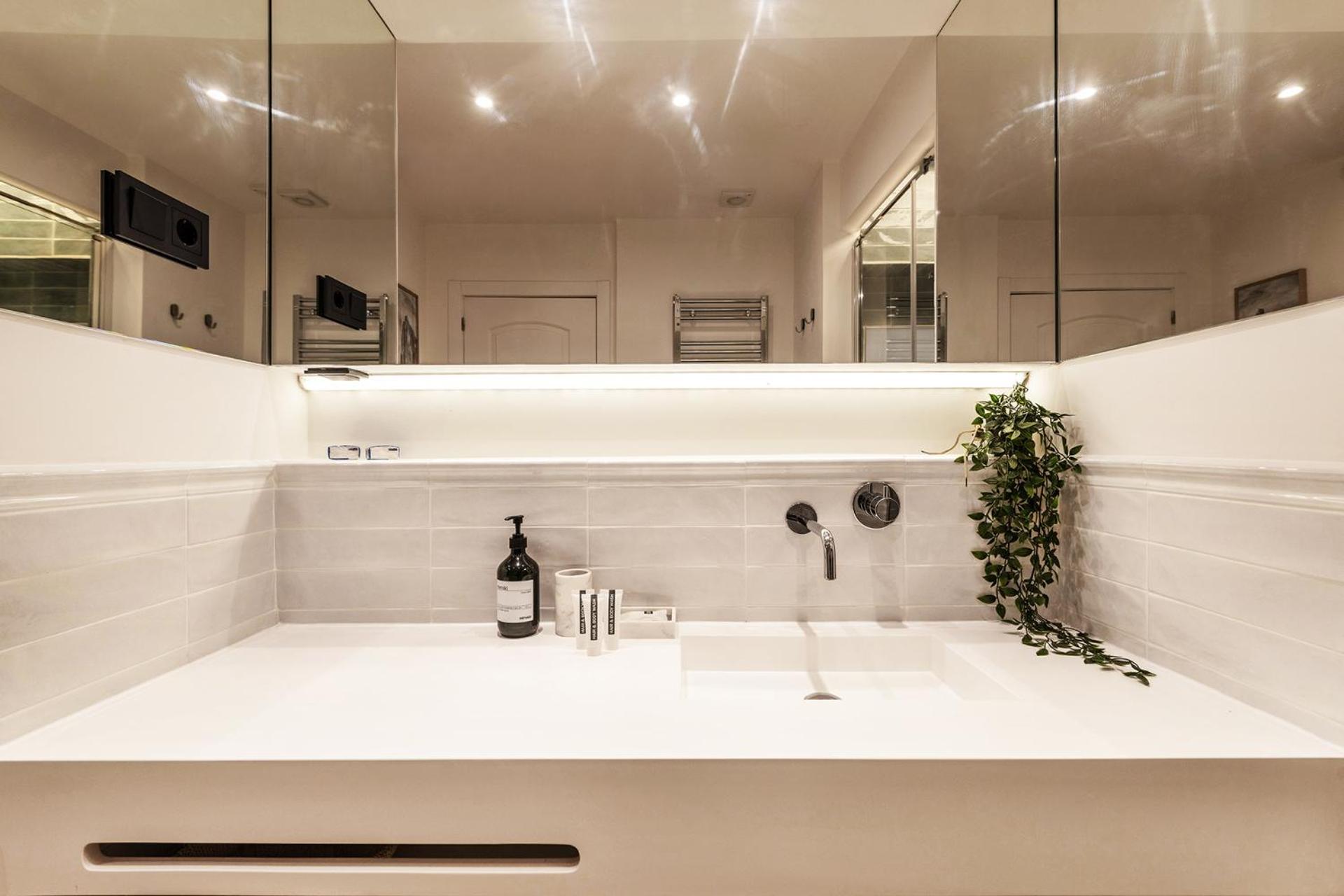 Bright & Cozy -2beds 1bath-tirso De Molina Apartment Madrid