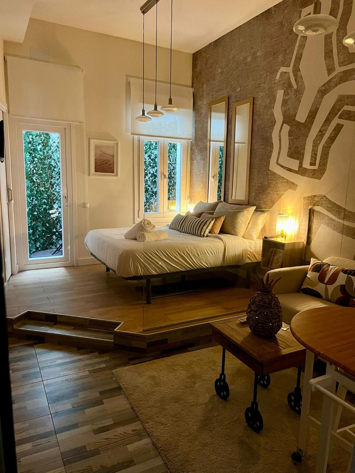 Velvet Malasana Apartment