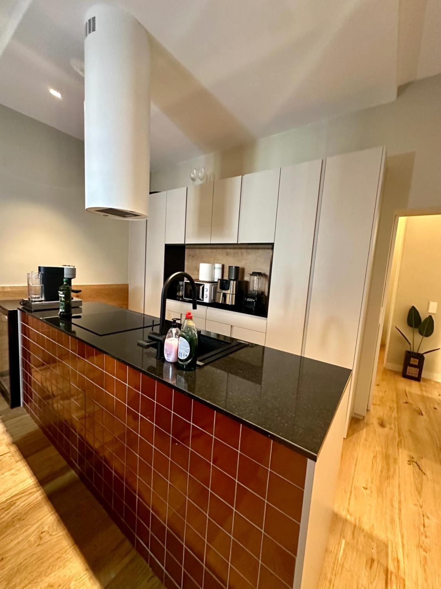 Urban Getaway - 2br Apartment *