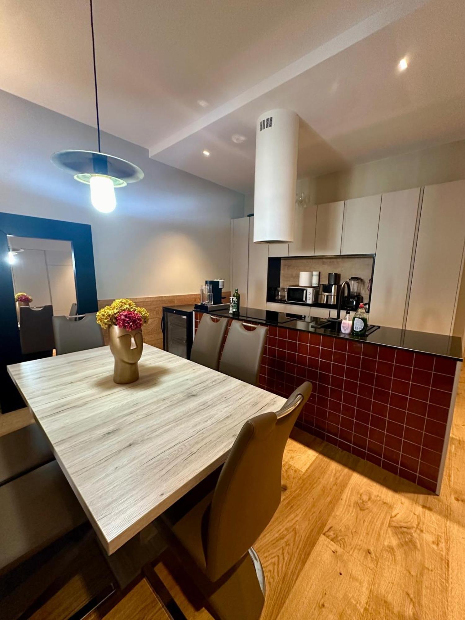 Urban Getaway - 2br Apartment