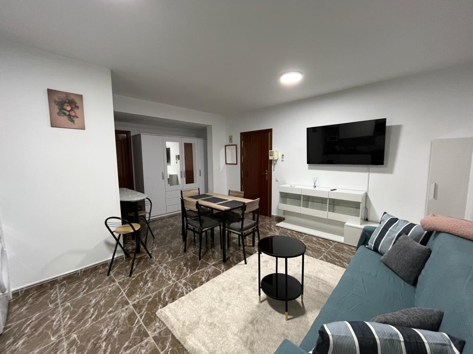 Apartment Mercurio- Barajas 1b *