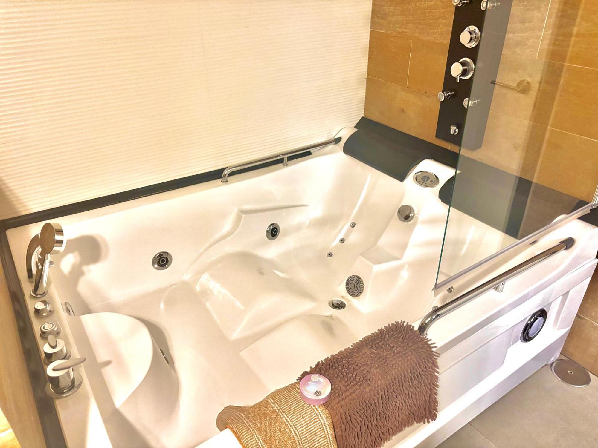 Centricos Con Banera Jacuzzi Hidromasaje Romantico Apartment Madrid