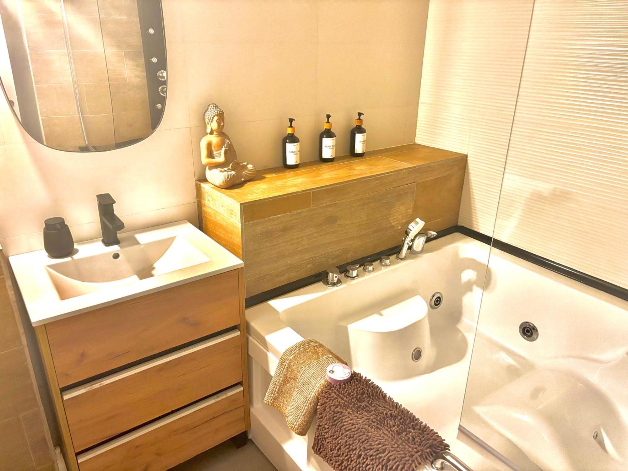 Apartment Centricos Con Banera Jacuzzi Hidromasaje Romantico *