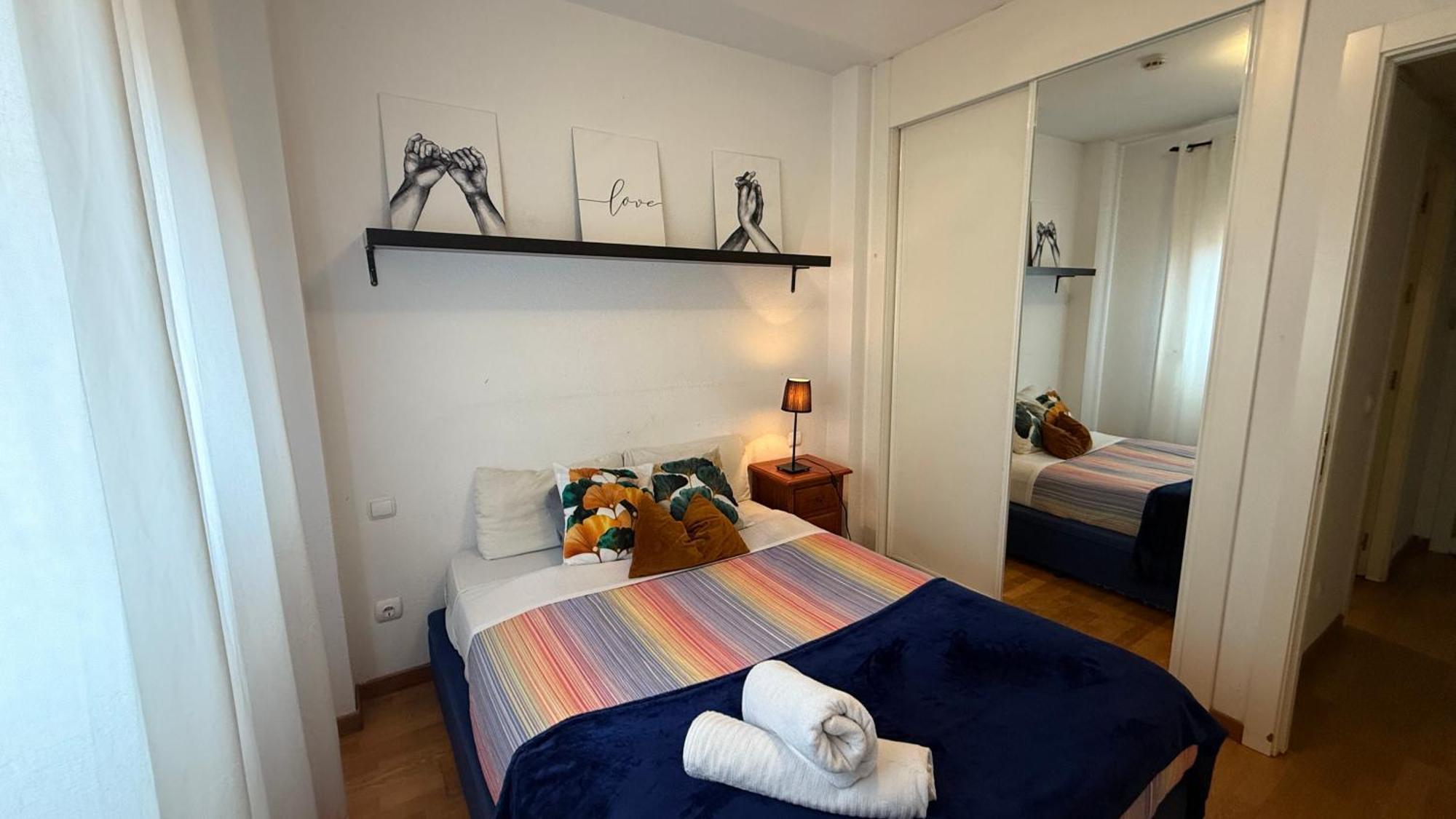 Ole Ifema, Aeropuerto Apartment