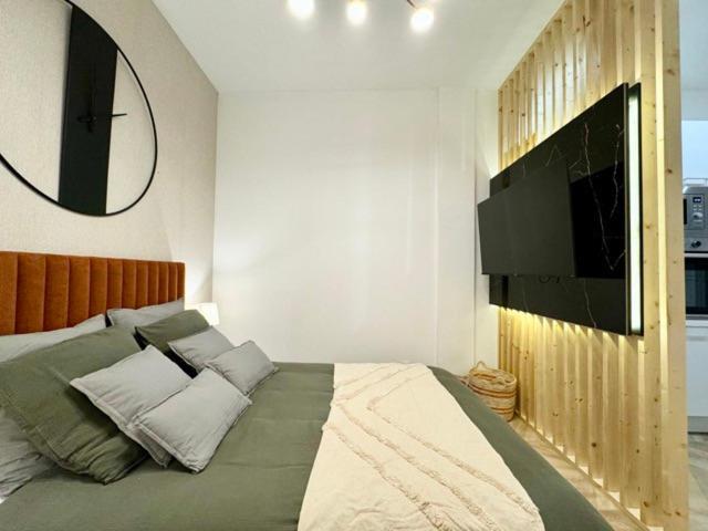 Modern & Bright Studio Apartment