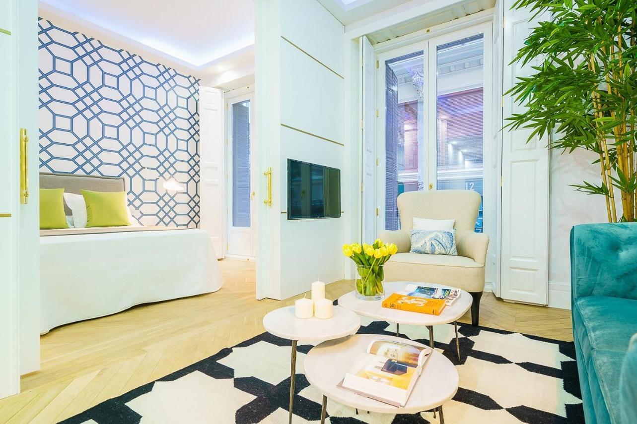 Exclusive Just Steps From Gran Via Apartment