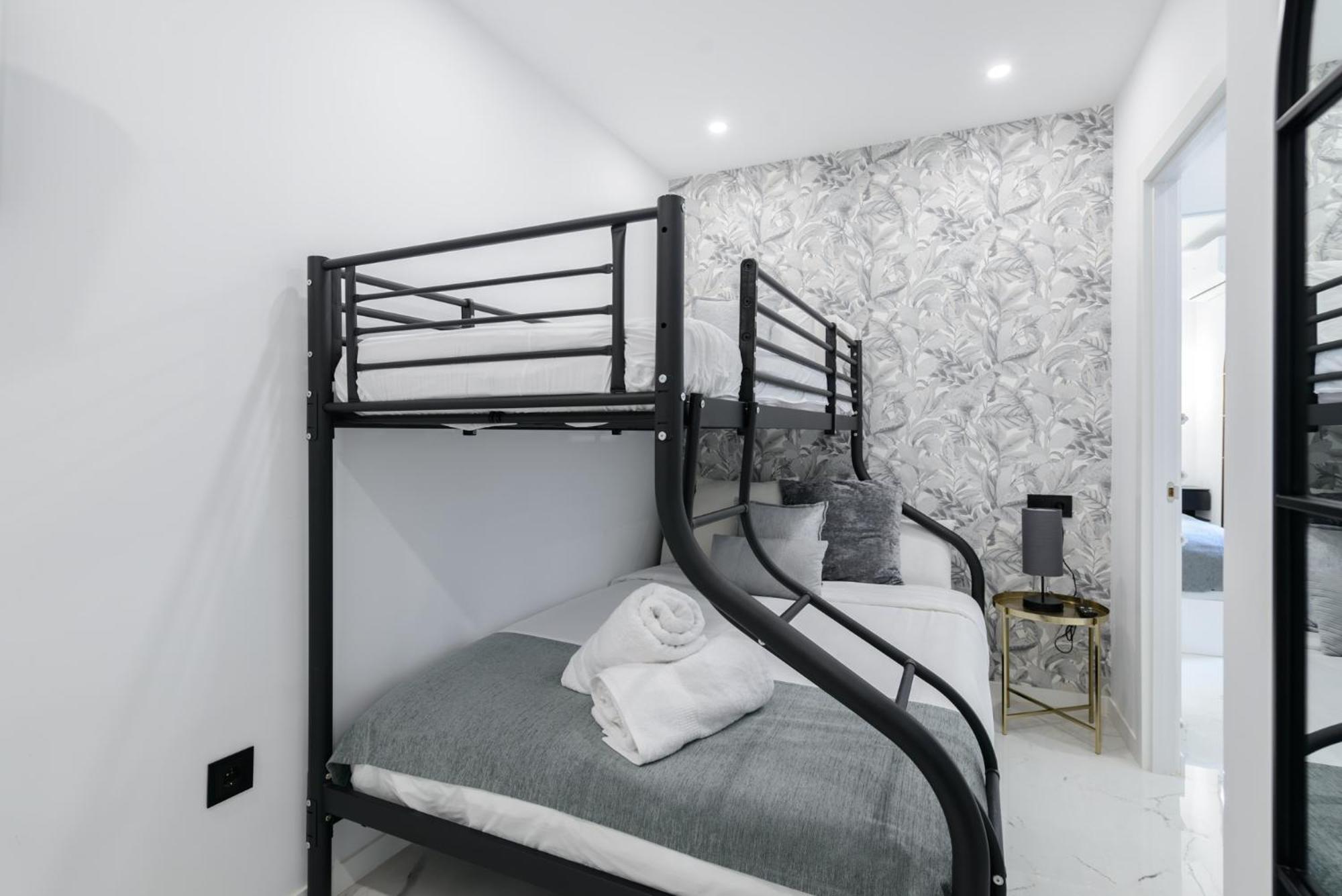New Elegante, 2br And 1bth *