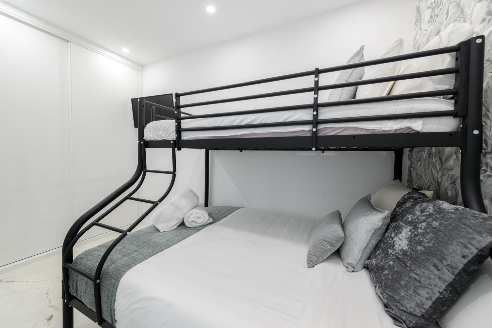 New Elegante, 2br And 1bth * Madrid