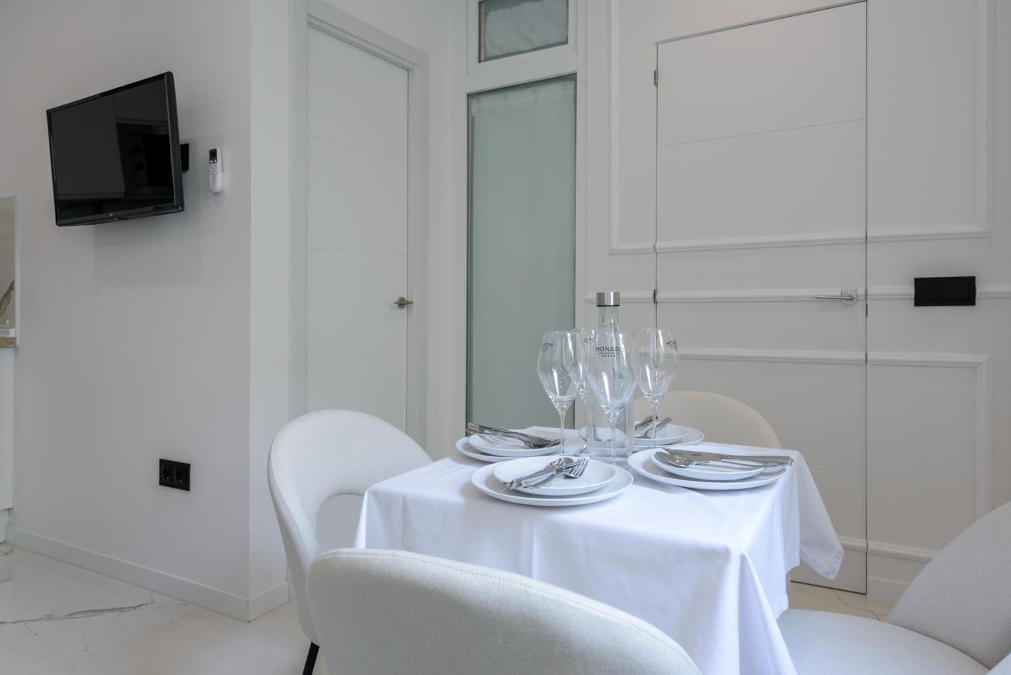 New Elegante, 2br And 1bth Apartment