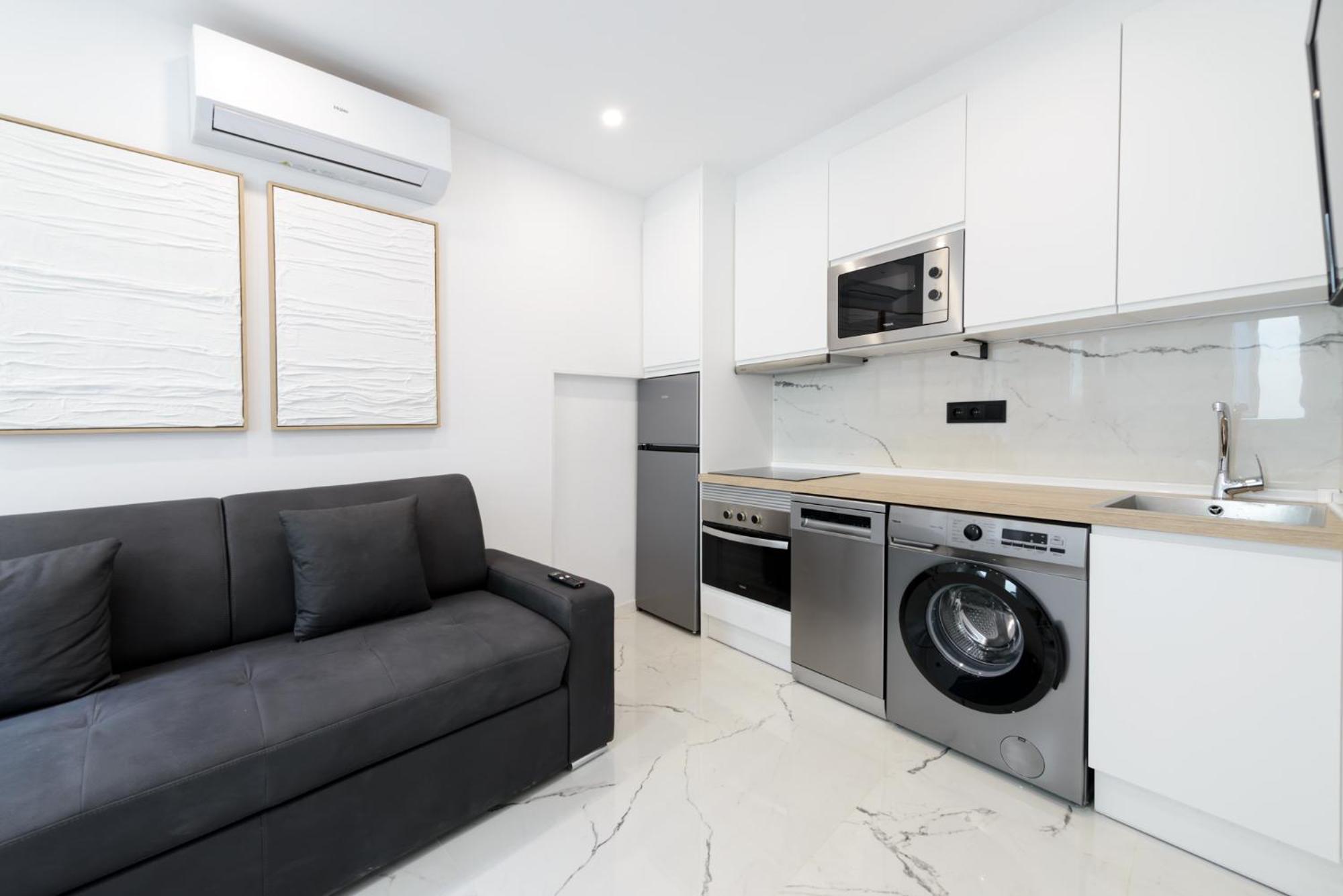 New Elegante, 2br And 1bth *