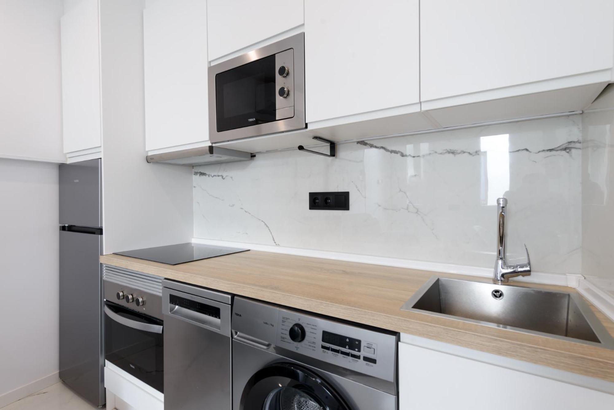New Elegante, 2br And 1bth * Madrid