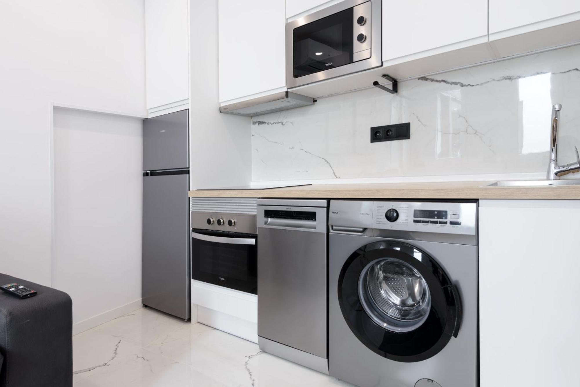 New Elegante, 2br And 1bth Apartment *
