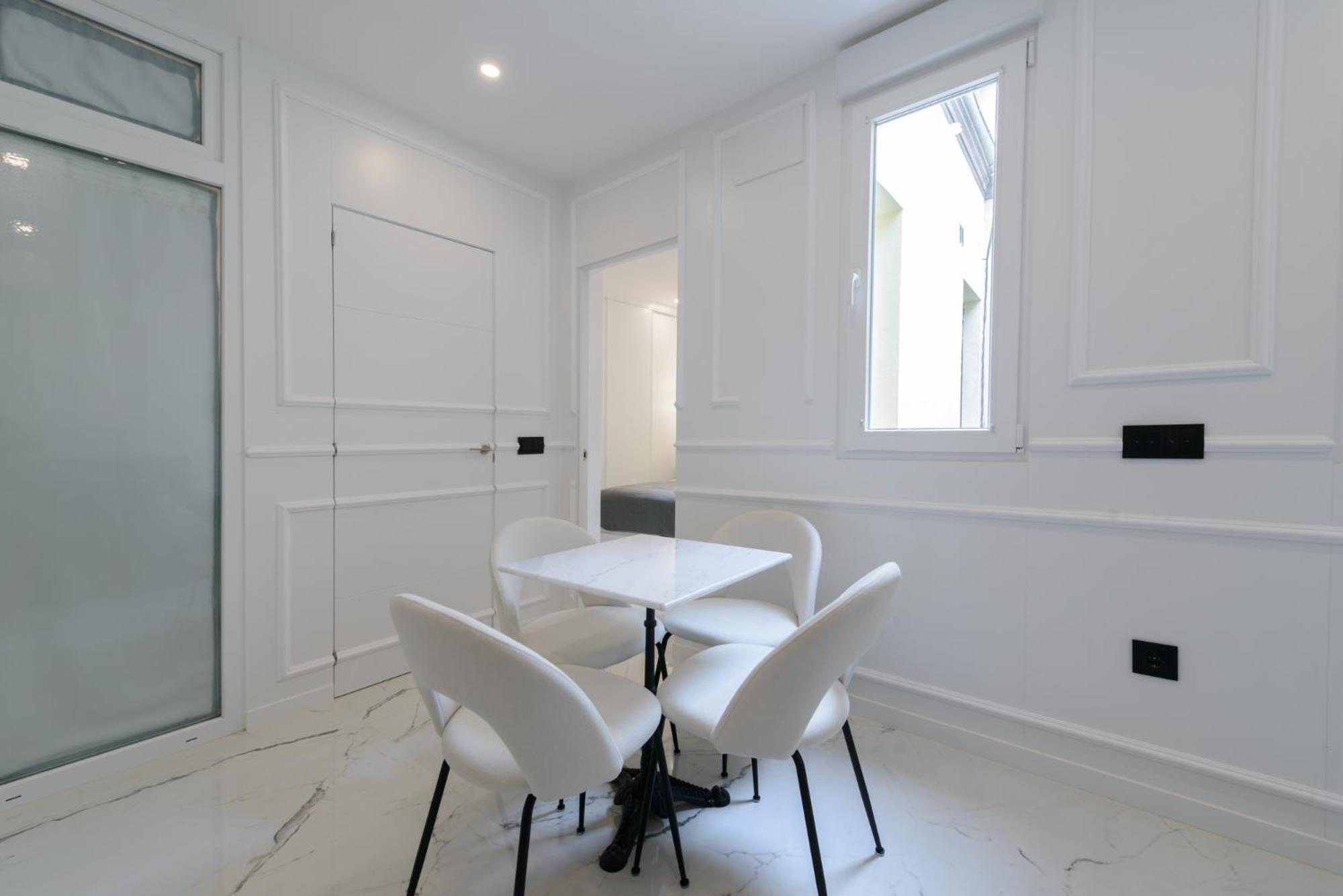 New Elegante, 2br And 1bth *