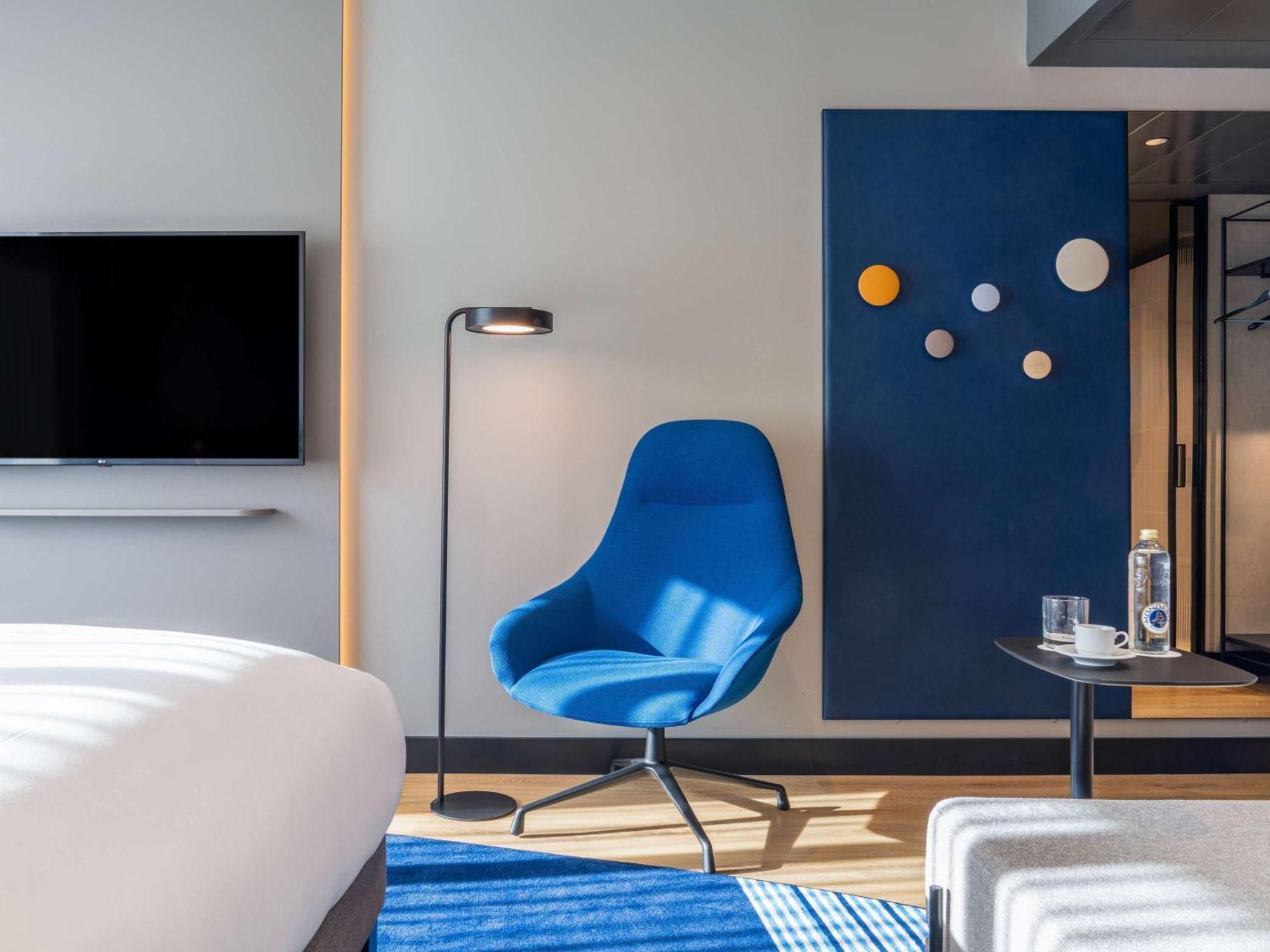 Pullman Airport & Feria Hotel 4*