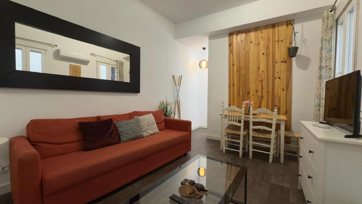 Apartment Centrally Located In 2i