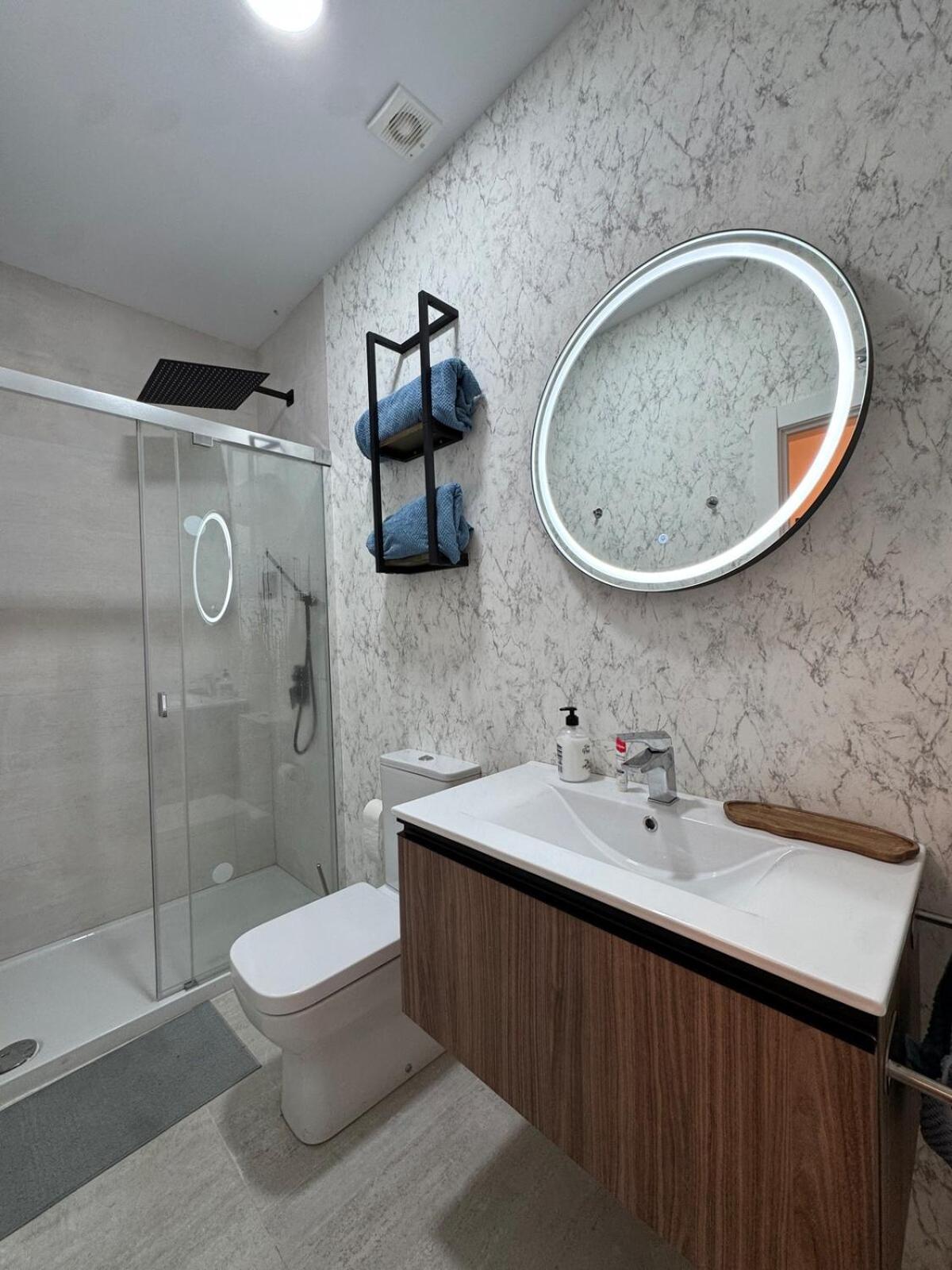 Gold Aparment Wifi Ac Services E1 Apartment