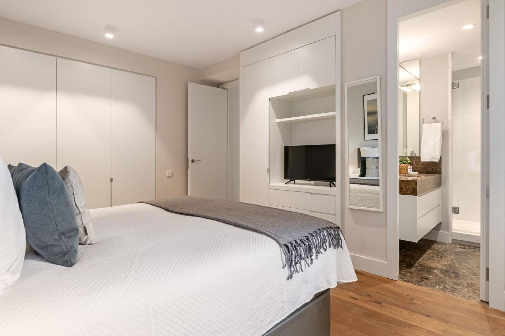 Modern With Stunning Views Of Plaza Colon Madrid