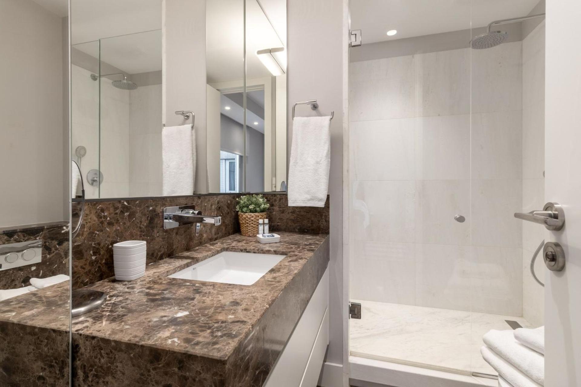 Apartment Modern With Stunning Views Of Plaza Colon