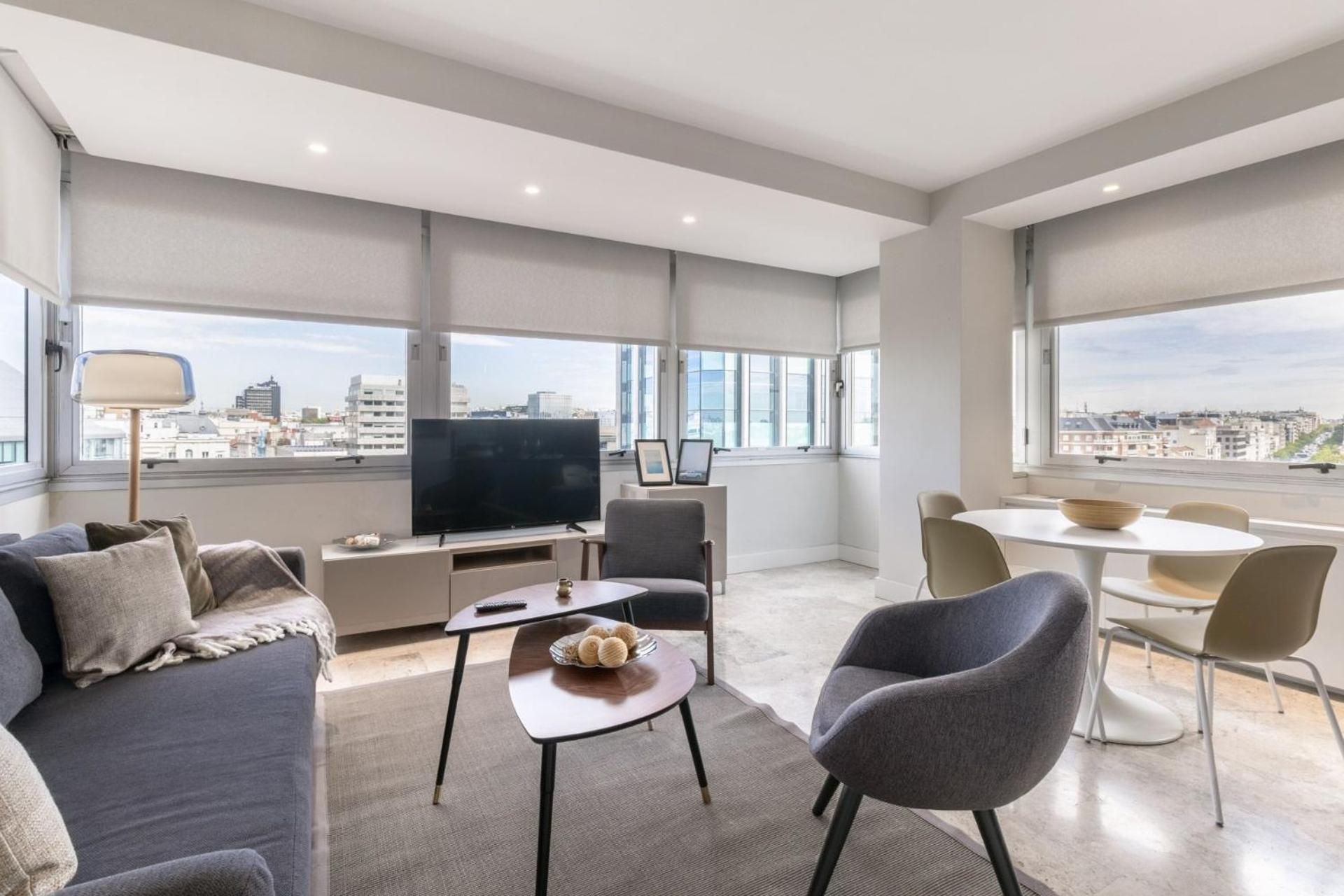 Modern With Stunning Views Of Plaza Colon *