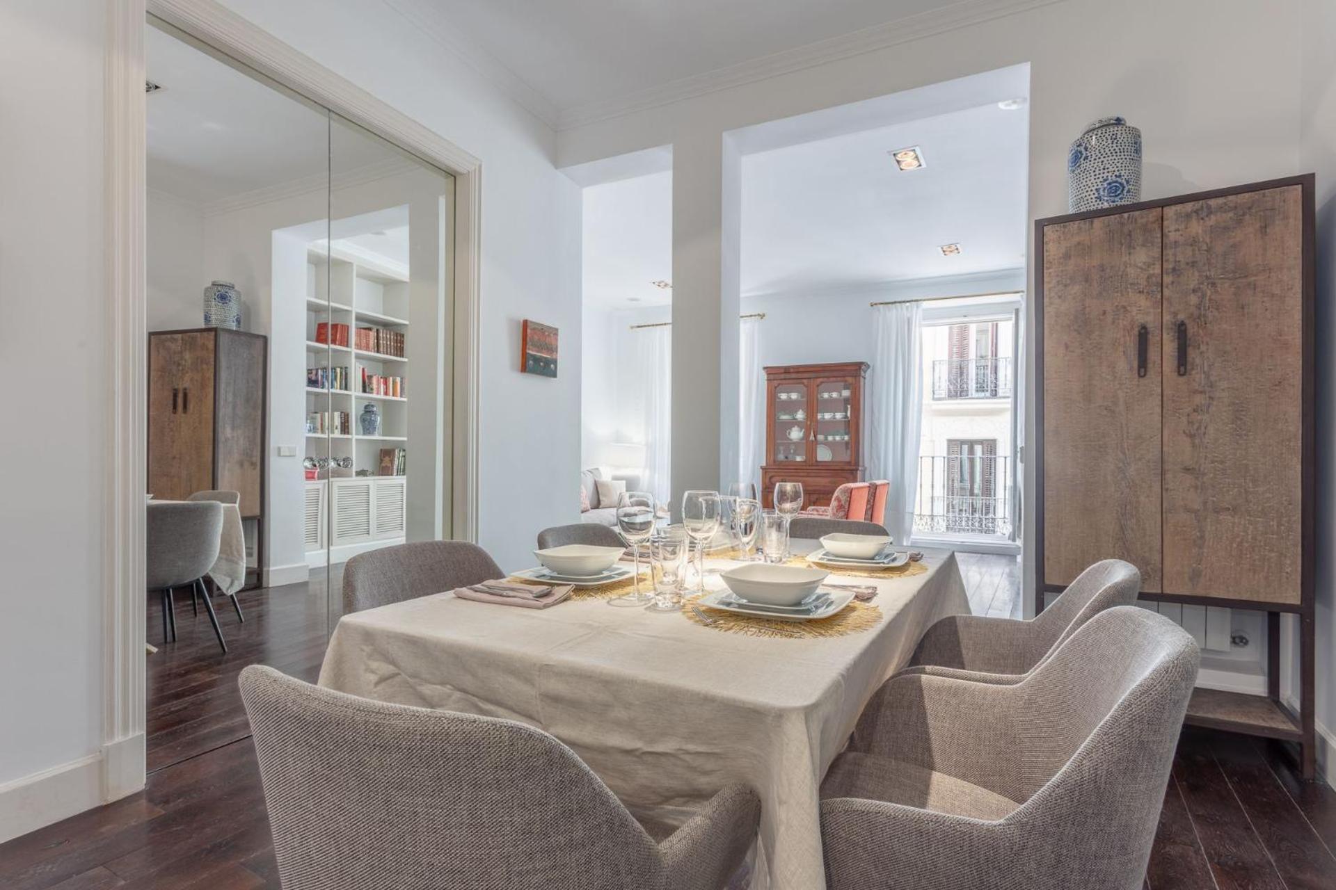 Apartment Charming And Spacious Steps From Gran Via