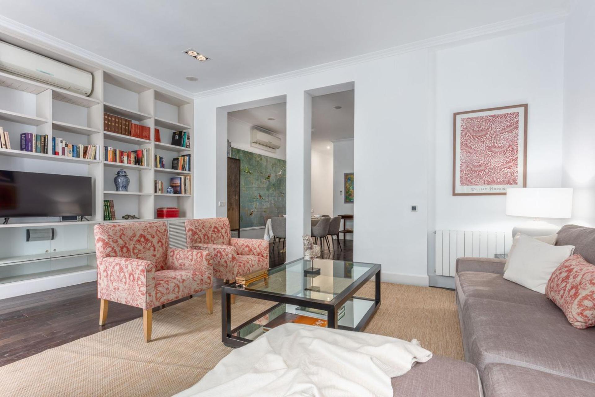 Apartment Charming And Spacious Steps From Gran Via Madrid