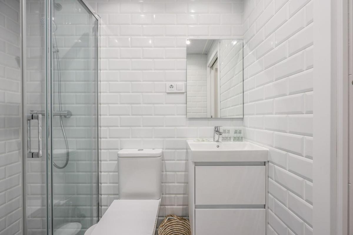 Urban Tranquility In With Modern Comforts Apartment