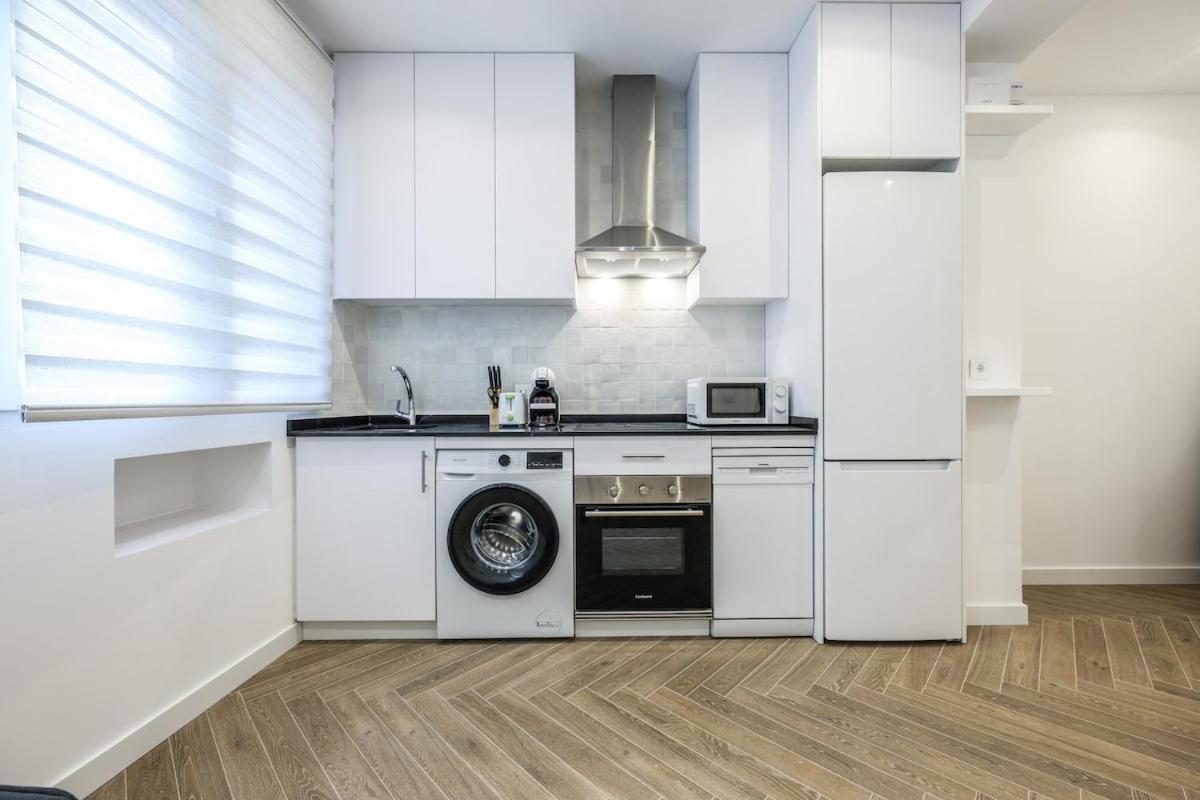 Urban Tranquility In With Modern Comforts Apartment *