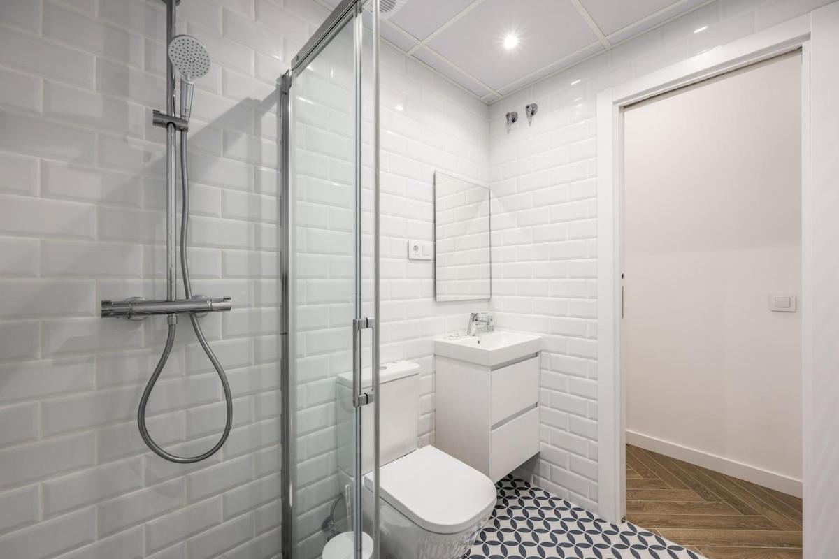 Apartment Urban Tranquility In With Modern Comforts *