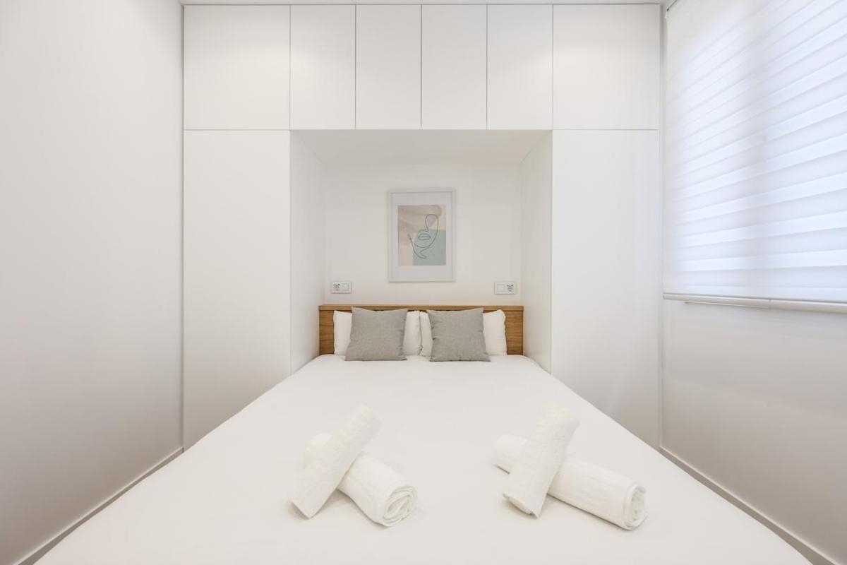 Urban Tranquility In With Modern Comforts Apartment Madrid